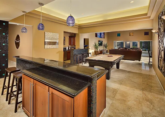 Villa Luxury Estate, Heated Pool, Pickleball Court, *