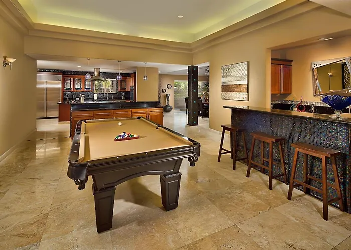 Villa Luxury Estate, Heated Pool, Pickleball Court, *