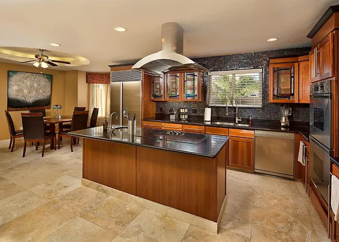 Villa Luxury Estate, Heated Pool, Pickleball Court, *