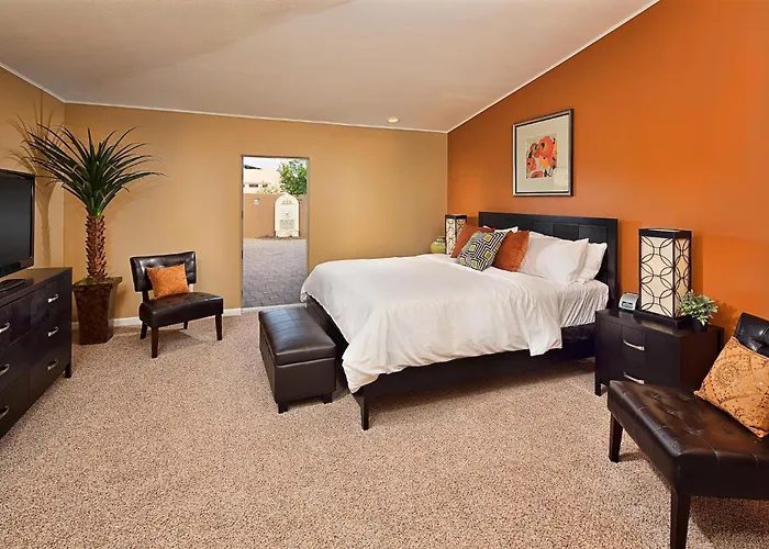 Villa Luxury Estate, Heated Pool, Pickleball Court, *