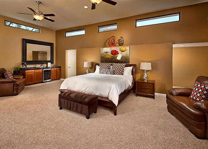 Villa Luxury Estate, Heated Pool, Pickleball Court,