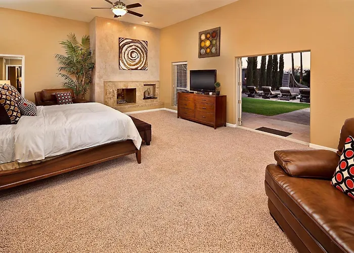 Luxury Estate, Heated Pool, Pickleball Court, Villa
