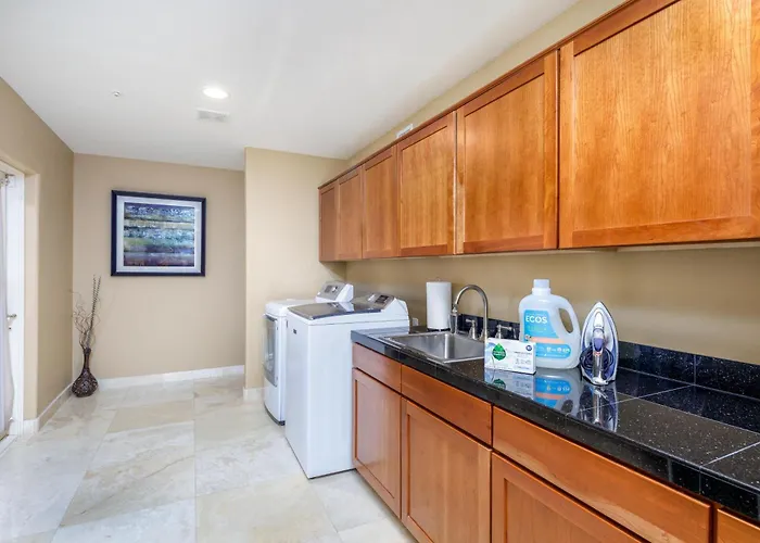 Luxury Estate, Heated Pool, Pickleball Court, Villa