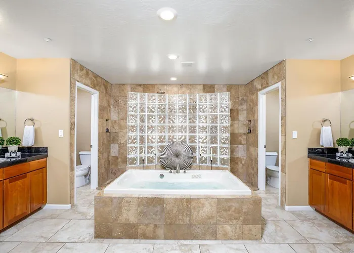Luxury Estate, Heated Pool, Pickleball Court, Villa *