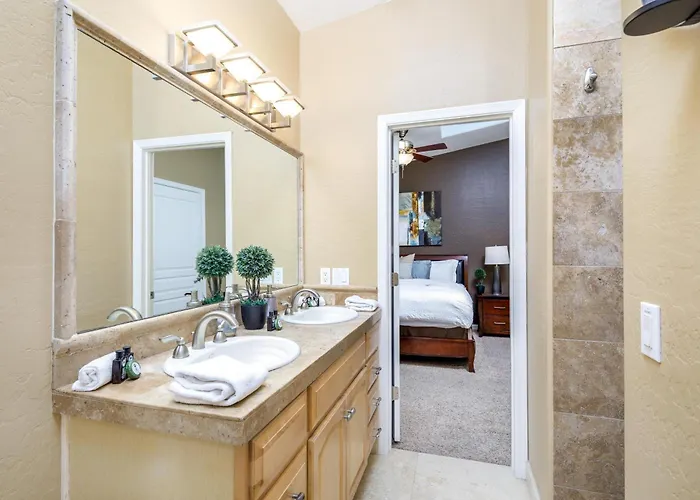 Villa Luxury Estate, Heated Pool, Pickleball Court, *