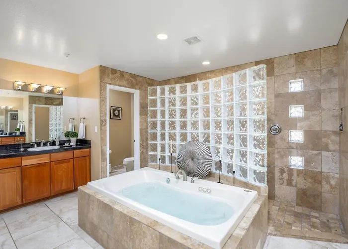 Luxury Estate, Heated Pool, Pickleball Court, *